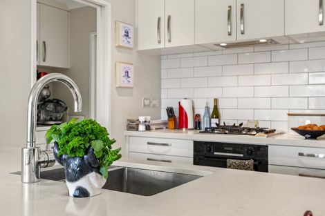 Photo of property in 7 Lockyer Road, Kumeu, 0810