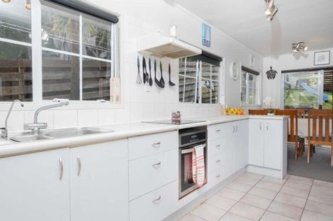 Photo of property in 48 Donovan Avenue, Massey, Auckland, 0614