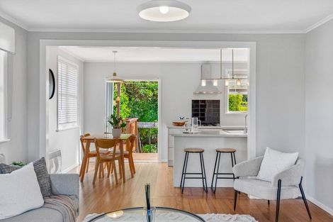 Photo of property in 242 Henderson Valley Road, Henderson, Auckland, 0612