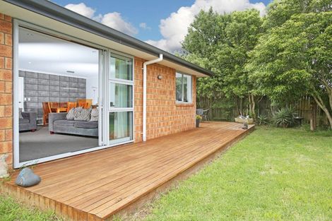 Photo of property in 8 Breaker Grove, Waiuku, 2123