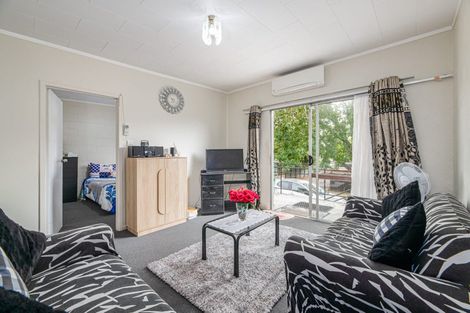 Photo of property in 4/92 Titirangi Road, New Lynn, Auckland, 0600