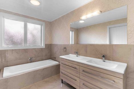 Photo of property in 78 Great North Road, Winton, 9720