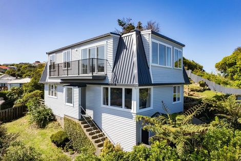 Photo of property in 75 Salford Street, Newlands, Wellington, 6037