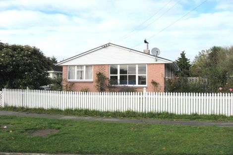 Photo of property in 14 Lambeth Crescent, Northcote, Christchurch, 8052