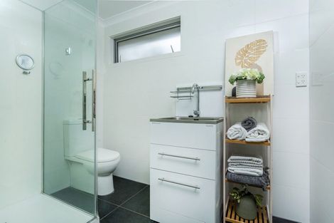 Photo of property in 22 St Catherine Crescent, West Harbour, Auckland, 0618