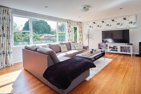 Photo of property in 17 Horokiwi Road West, Newlands, Wellington, 6037