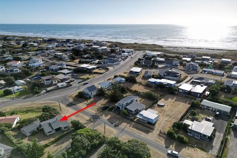 Photo of property in 3 Brown Terrace, Foxton Beach, Foxton, 4815