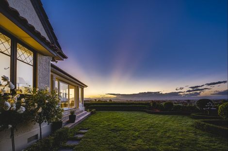 Photo of property in 44 Busby Hill, Havelock North, 4130