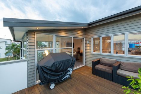Photo of property in 18 Beulah Avenue, Rothesay Bay, Auckland, 0630