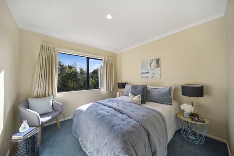 Photo of property in 15 Renlee Place, Shelly Park, Auckland, 2014