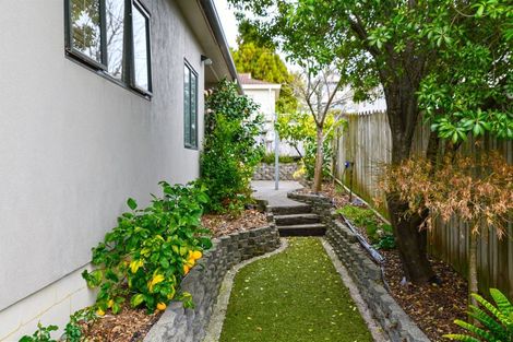 Photo of property in 2/13 Quebec Road, Milford, Auckland, 0620