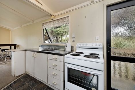 Photo of property in 20 Serwayne Place, Sunnyvale, Auckland, 0612