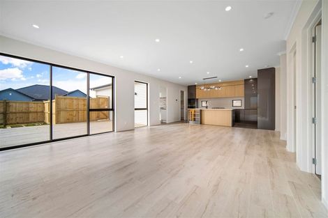 Photo of property in 83 Clarks Beach Road, Clarks Beach, 2122