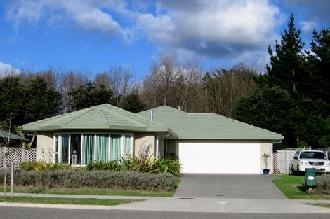 Photo of property in 112 Weggery Drive, Waikanae Beach, Waikanae, 5036