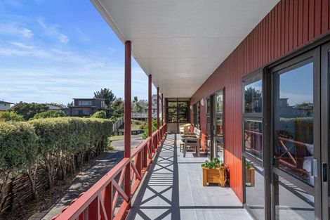 Photo of property in 15 Frimley Terrace, Waikanae Beach, Waikanae, 5036