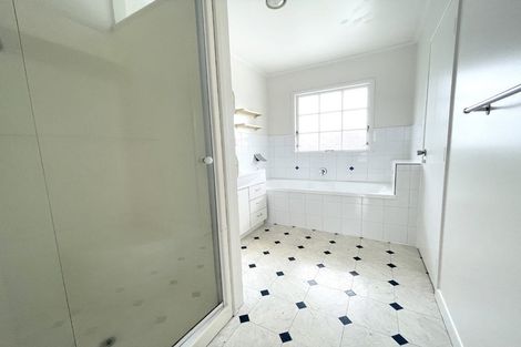 Photo of property in 988 East Coast Road, Northcross, Auckland, 0632