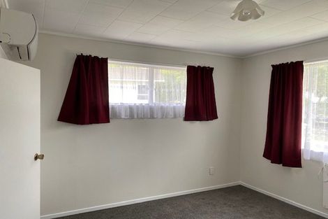 Photo of property in 6 Temuri Place, Glendene, Auckland, 0602