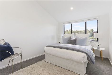 Photo of property in 2/15d Verran Road, Birkenhead, Auckland, 0626