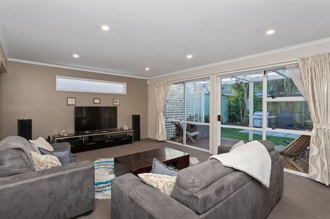 Photo of property in 77 Regency Crescent, Redwood, Christchurch, 8051