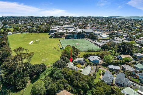 Photo of property in 2/23 Wairau Road, Forrest Hill, Auckland, 0627