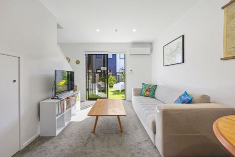 Photo of property in 4/170 Don Buck Road, Massey, Auckland, 0614