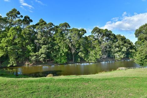 Photo of property in 30 Moontide Road, Kumeu, 0892