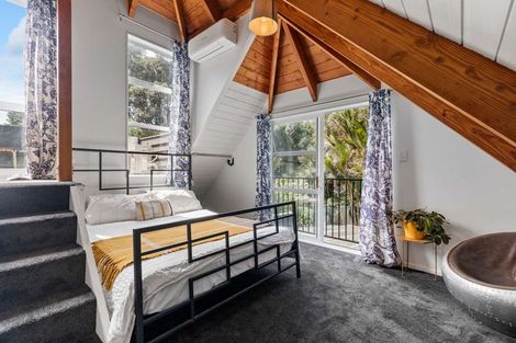 Photo of property in 1 Dorothy Road, Laingholm, Auckland, 0604