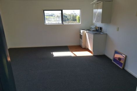 Photo of property in 18 Kiernan Place, Kelston, Auckland, 0602