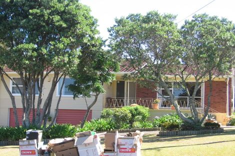 Photo of property in 4a Folkestone Street, Murrays Bay, Auckland, 0630
