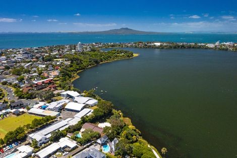 Photo of property in 40 Shakespeare Road, Milford, Auckland, 0620