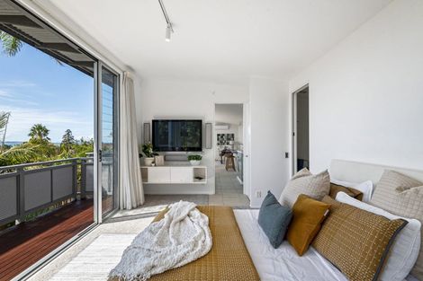 Photo of property in 1/598 Beach Road, Rothesay Bay, Auckland, 0630