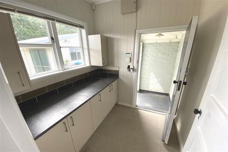 Photo of property in 8 Smith Crescent, Onehunga, Auckland, 1061