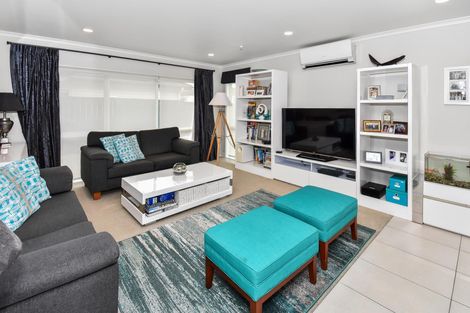 Photo of property in 12 Springcrest Drive, Karaka, Papakura, 2113