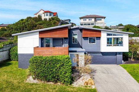 Photo of property in 7 Aoraki Rise, Aotea, Porirua, 5024