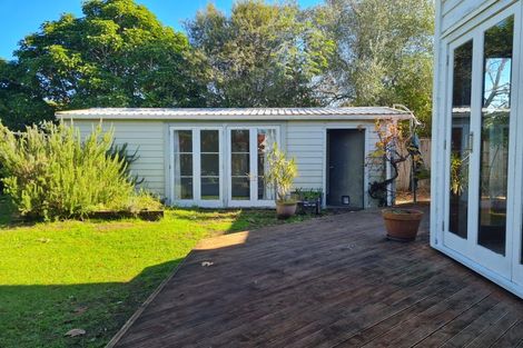 Photo of property in 31 Sutherland Road, Point Chevalier, Auckland, 1025