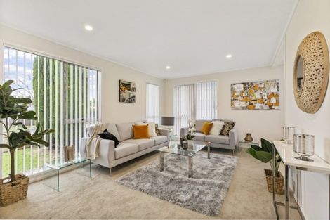 Photo of property in 122 Shifnal Drive, Randwick Park, Auckland, 2105