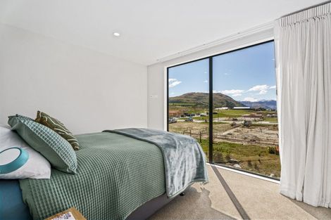 Photo of property in 4 Chapman Drive, Jacks Point, 9371