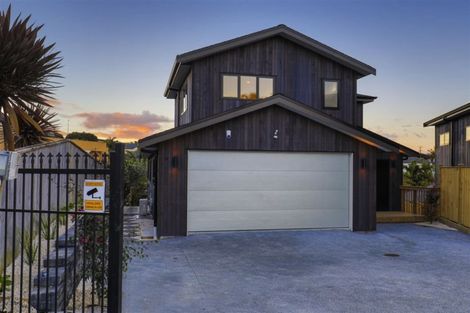 Photo of property in 28 Bernleigh Terrace, West Harbour, Auckland, 0618