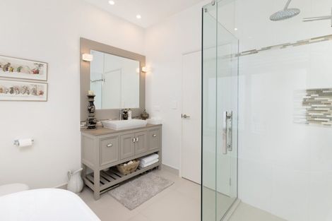 Photo of property in 33 Cassinia Close, Papamoa Beach, Papamoa, 3118