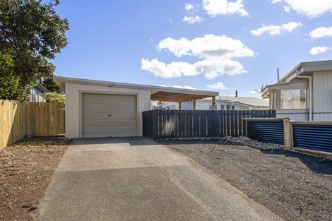 Photo of property in 10 Robert Mckeen Street, Otaki Beach, Otaki, 5512