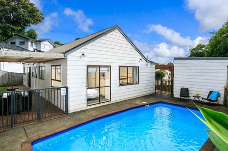 Photo of property in 11 Squirrel Lane, Browns Bay, Auckland, 0630