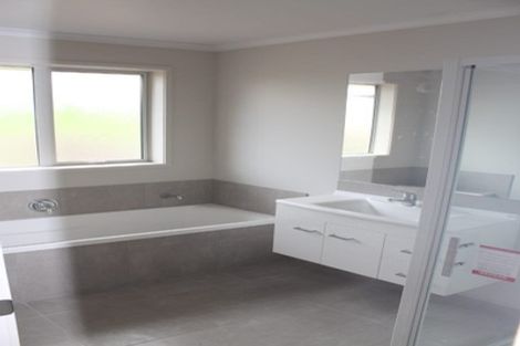 Photo of property in 17 Trauzer Place, Flagstaff, Hamilton, 3210