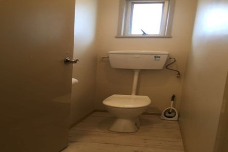 Photo of property in 1/4 Orton Street, Glenfield, Auckland, 0627