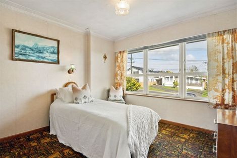 Photo of property in 84 Royal View Road, Te Atatu South, Auckland, 0610
