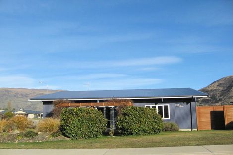 Photo of property in 233 Stone Street, Wanaka, 9305