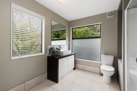 Photo of property in 4 Lady Bell Grove, Lowry Bay, Lower Hutt, 5013