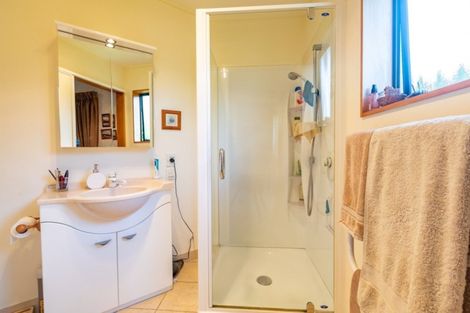 Photo of property in 16 Runanga Grove, Waikanae, 5036