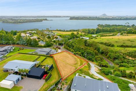 Photo of property in 2 Ranginui Loop Road, Welcome Bay, Tauranga, 3175