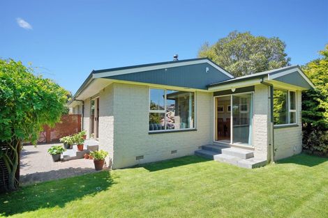 Photo of property in 8 Brookby Crescent, Avonhead, Christchurch, 8042