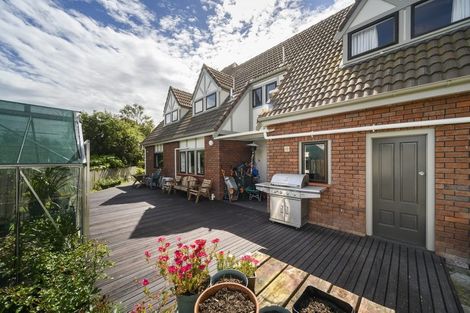 Photo of property in 21 Springdale Grove, Fitzherbert, Palmerston North, 4410